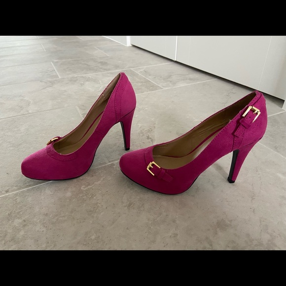 Just Fab pink suede heel. Size 6.5. - Picture 2 of 6